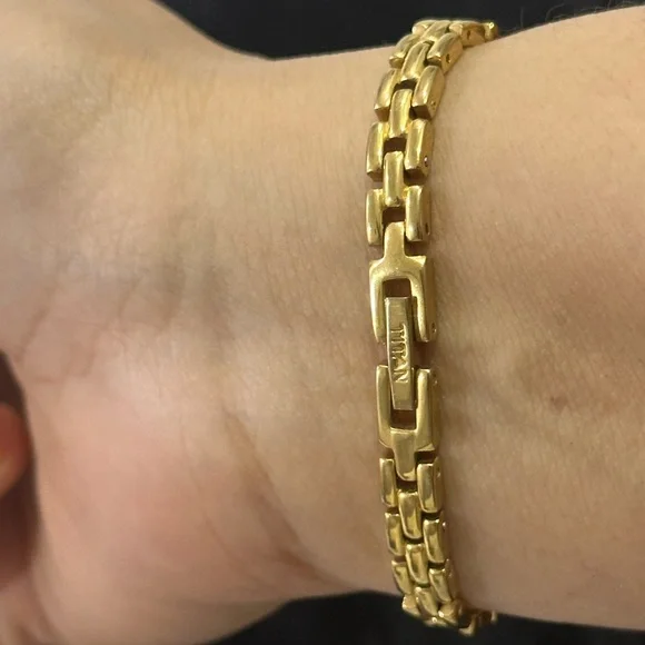 Cute Titan original women's watch,in good working condition - Picture 6 of 8